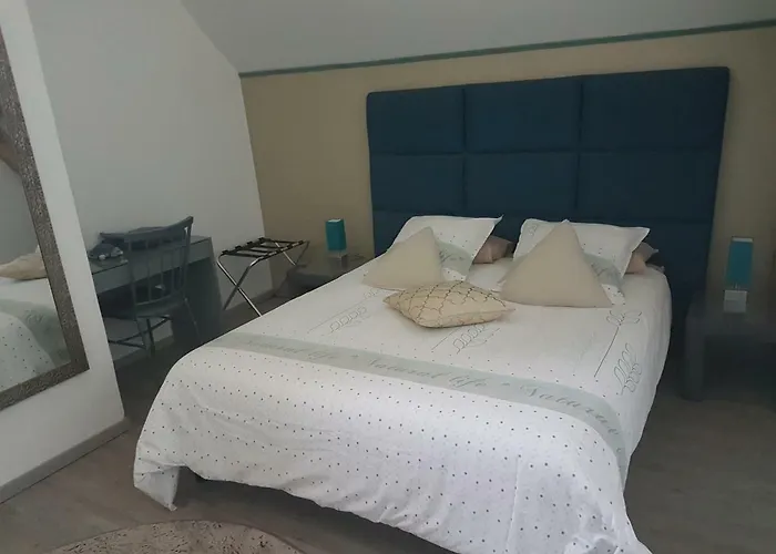 Au Clos De La Beauce Pensjonat *